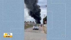 moradores-relatam-barulhos-de-explosoes-durante-incendio-que-atingiu-9-onibus-em-arapiraca,-al