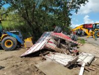 caminhao-boiadeiro-capota-e-motorista-morre-em-maribondo,-alagoas