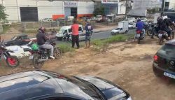 acidente-entre-motocicleta-e-carro-deixa-uma-pessoa-ferida-na-av.-menino-marcelo,-maceio