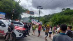 moradores-do-bom-parto,-em-maceio,-protestam-por-inclusao-no-mapa-de-realocacao-dos-bairros-afetados-por-afundamento-do-solo