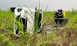 carro-com-casal-e-dois-filhos-capota-em-marechal-deodoro