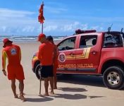 quatro-banhistas-sao-resgatados-pelos-bombeiros-na-praia-do-frances,-em-al