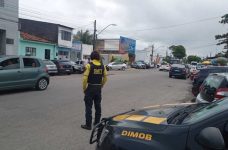 dmtt-fiscaliza-acao-de-flanelinhas-para-evitar-‘reserva-ilegal’-de-vagas-de-estacionamento-durante-bienal-em-al