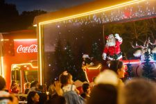 caminhoes-iluminados-da-caravana-de-natal-da-coca-cola-percorrem-maceio-nesta-terca-feira;-confira-o-trajeto