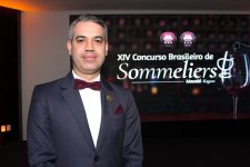 luis-otavio-alvares-e-eleito-o-melhor-sommelier-do-brasil-2023-na-grande-final-do-concurso-em-maceio