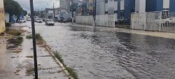 videos:-chuva-deixa-ruas-alagadas-e-transito-lento-em-maceio