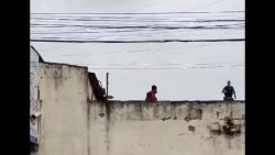 video-mostra-homem-tentando-fugir-da-policia-sobre-telhados-em-arapiraca