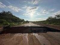 cabeceira-de-ponte-cede-e-interdita-transito-na-br-101,-em-teotonio-vilela,-al