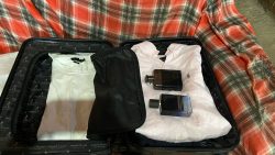 mala-furtada-em-aeroporto-de-sc-com-perfumes-importados-e-roupas-de-marca-e-encontrada-em-maceio