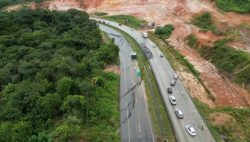 acidente-entre-caminhoes-bloqueia-trecho-da-br-101,-em-sao-miguel-dos-campos,-que-foi-liberado-na-sexta